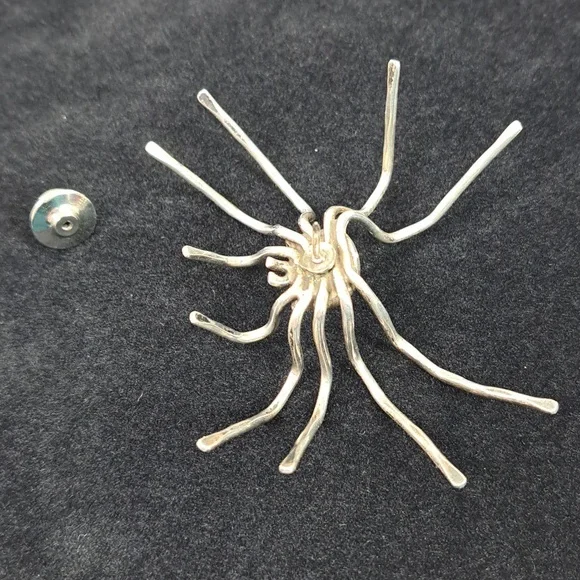 Silver Spider Pin - Picture 5 of 12